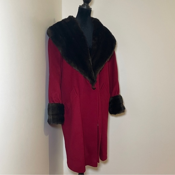 Laura Winston- Red Wool Coat with Brown Fur Trim One Button Size 6 - Picture 1 of 15